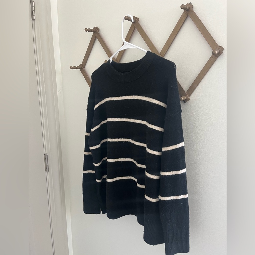 VIRAL Aerie sweater